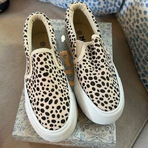 Mudd cheetah slip ons Girls size 12